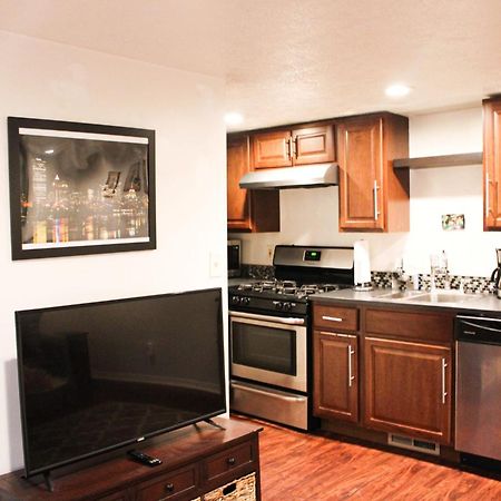 1 Bed Apt - Amazing Location 1 Block To Carson St Pittsburgh Esterno foto